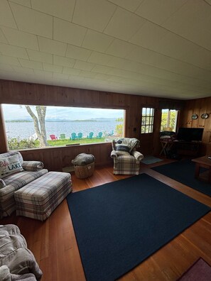 Interior - Endless Summer Cottage (Gilford)