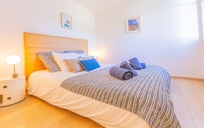 2 chambres, fer et planche à repasser, accès au Wi-Fi (inclus)