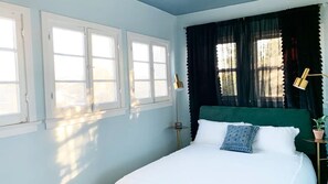4 bedrooms, iron/ironing board, free WiFi, bed sheets
