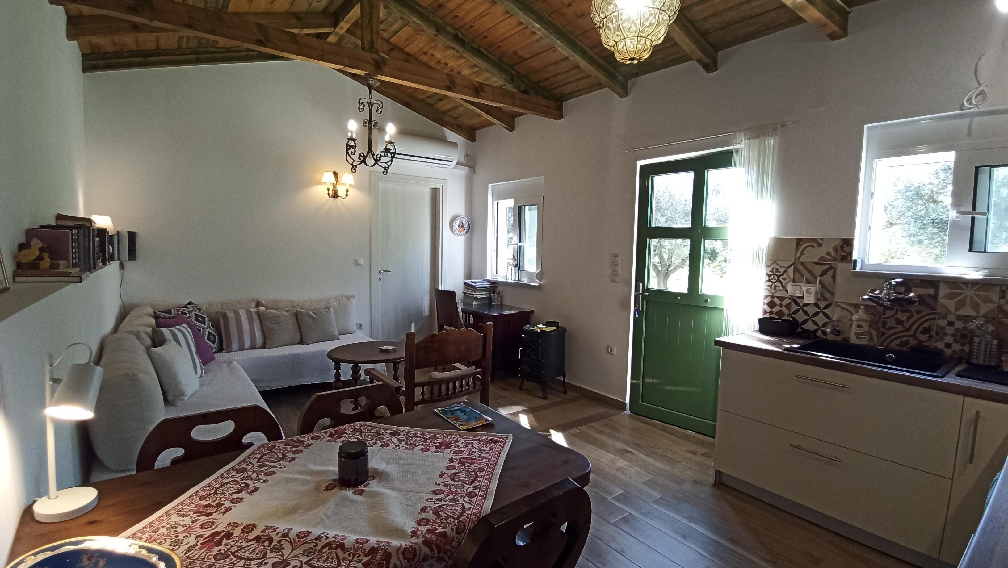 Nafpaktos cottage by the sea for travelers and dreamers!
