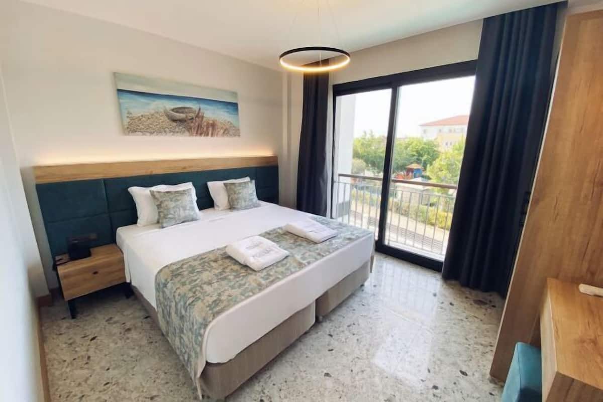 1 bedroom, premium bedding, pillow-top beds, in-room safe