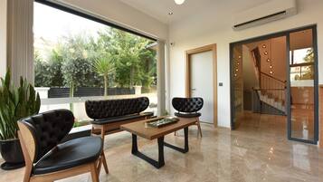 Check-in/check-out kiosk