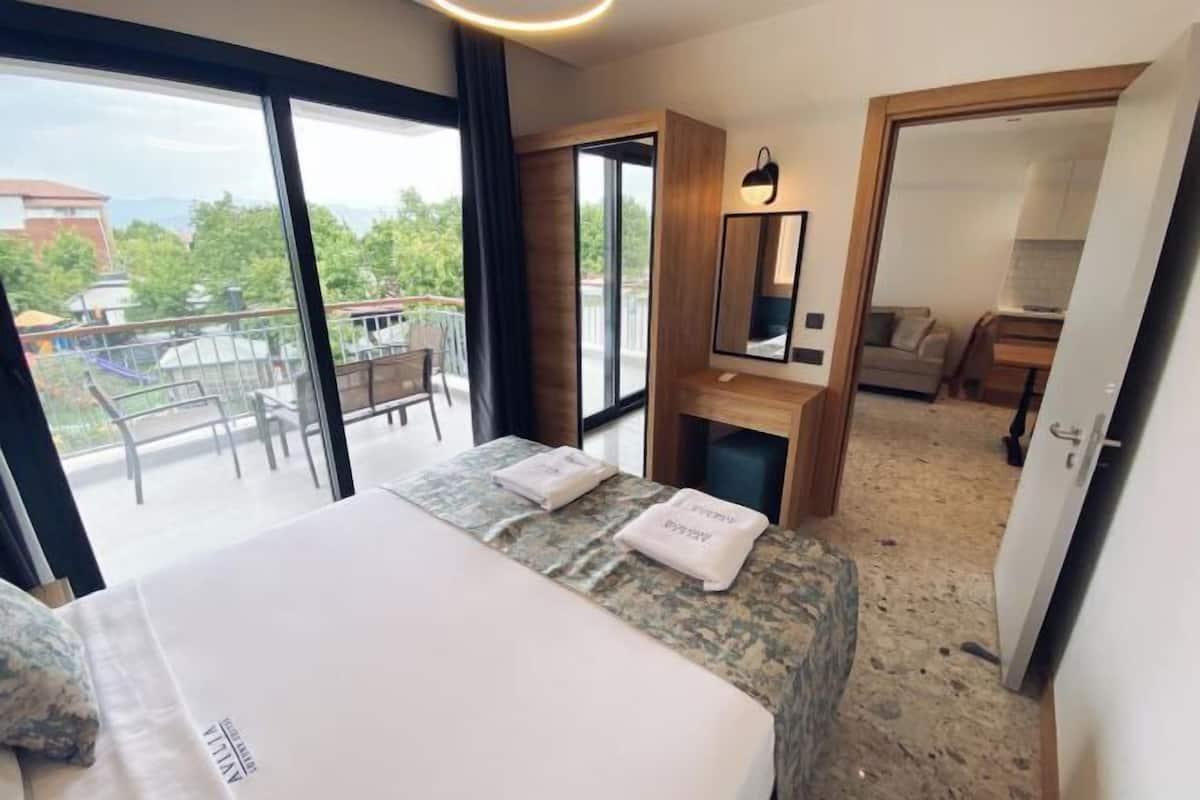 1 bedroom, premium bedding, pillow-top beds, in-room safe