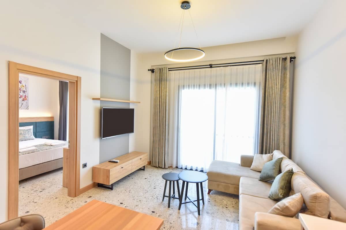 Suite Premium, 1 habitación, acceso a la alberca, junto a la alberca | 1 habitación, ropa de cama de alta calidad y camas con pillow-top