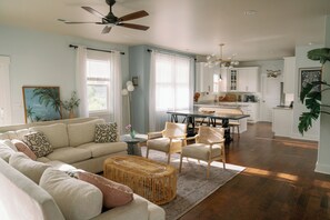 Smart TV - Your Coastal Getaway ~ close to the beach!  (emerald isle)