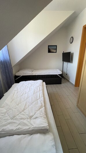 2 bedrooms, travel crib, free WiFi - Zur Düne 13 on the beach promenade incl. 2 bicycles (Trassenheide)