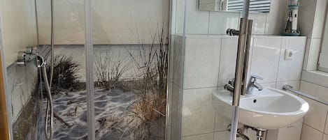 Dusche, Haartrockner, Seife, Toilettenpapier