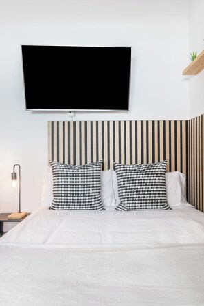 1 slaapkamer, een strijkplank/strijkijzer, gratis wifi, beddengoed