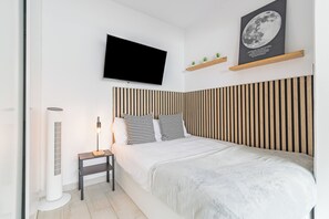 1 slaapkamer, een strijkplank/strijkijzer, gratis wifi, beddengoed