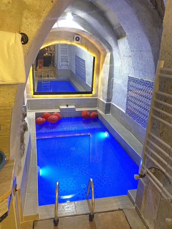 Royal Room | Private pool