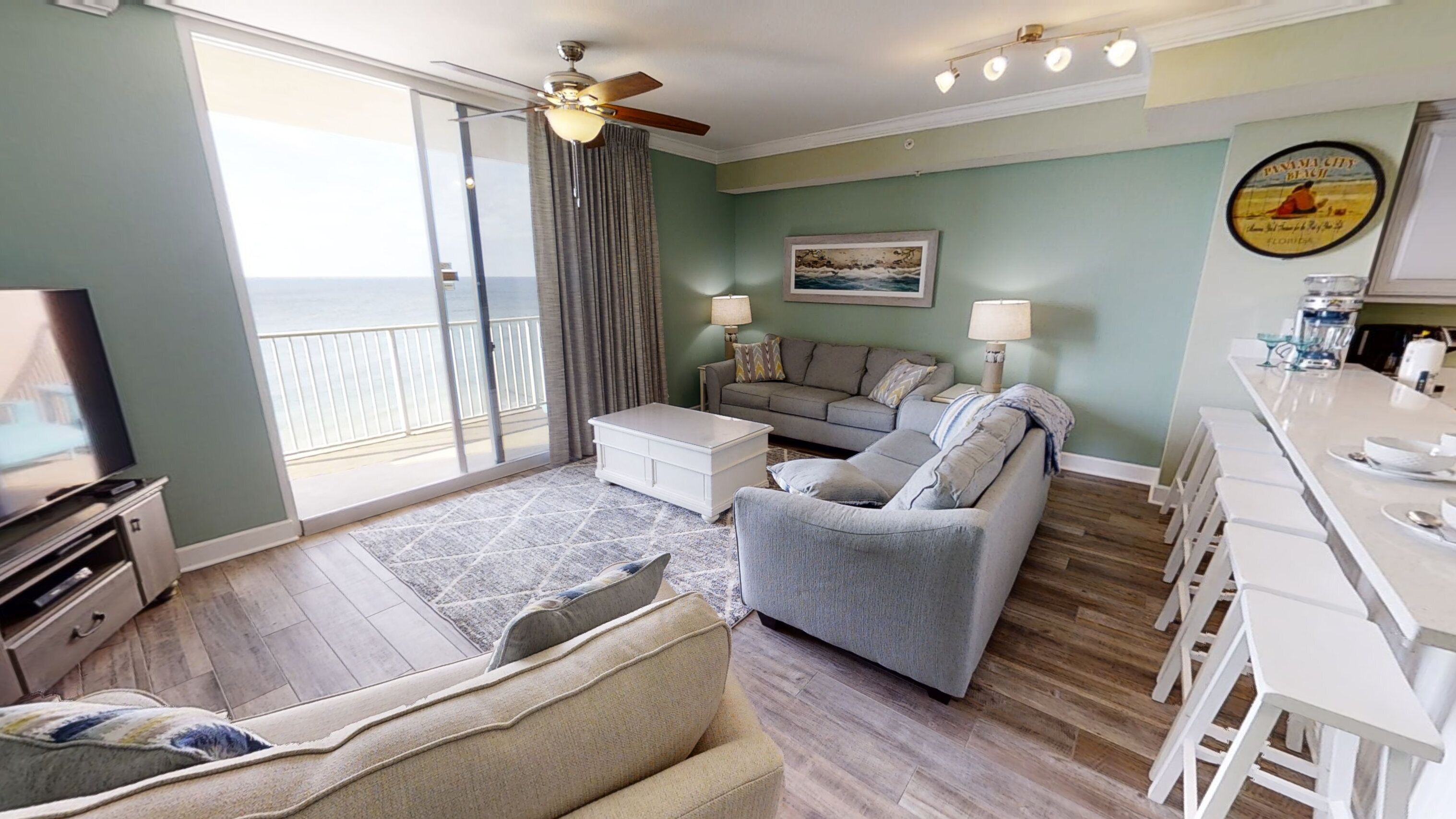 Beach Front Gorgeous views! Free Beach Chairs! Free Golf & Activities Daily!