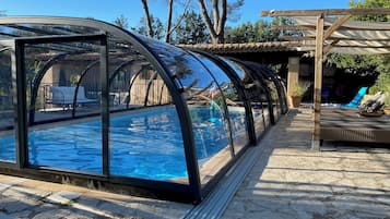 Piscine couverte, piscine extérieure
