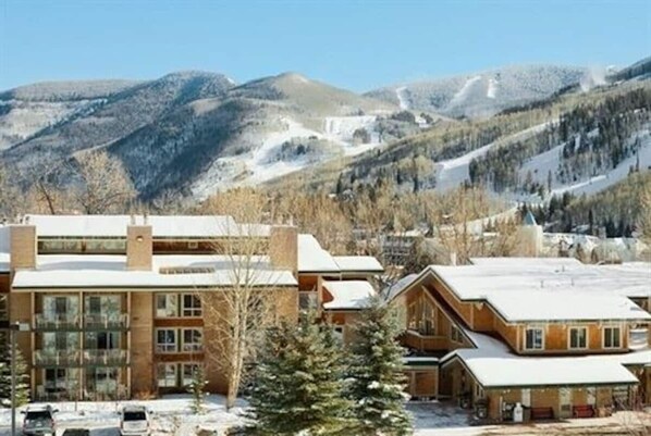 Exterior - Alpine Studio in Ski Lodge - 5 min bus to Vail! (Vail)