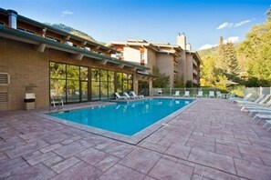 Indoor pool - Alpine Studio in Ski Lodge - 5 min bus to Vail! (Vail)