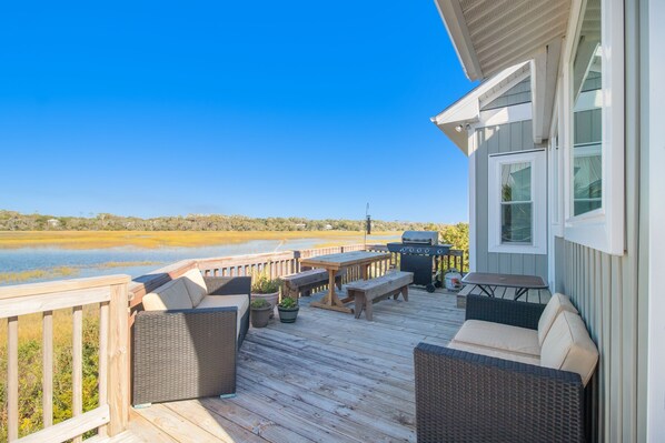 Outdoor dining - Ocean & Wetland views, 3 decks, steps from the beach,  4 BRs, sleeps 10. (Oak Island)