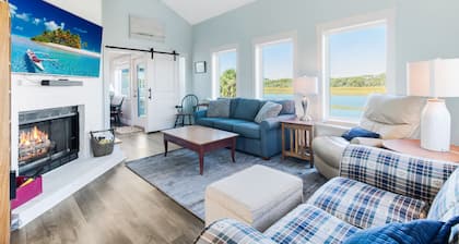 Ocean & Wetland views, 3 decks, steps from the beach, 4 BRs, sleeps 10.