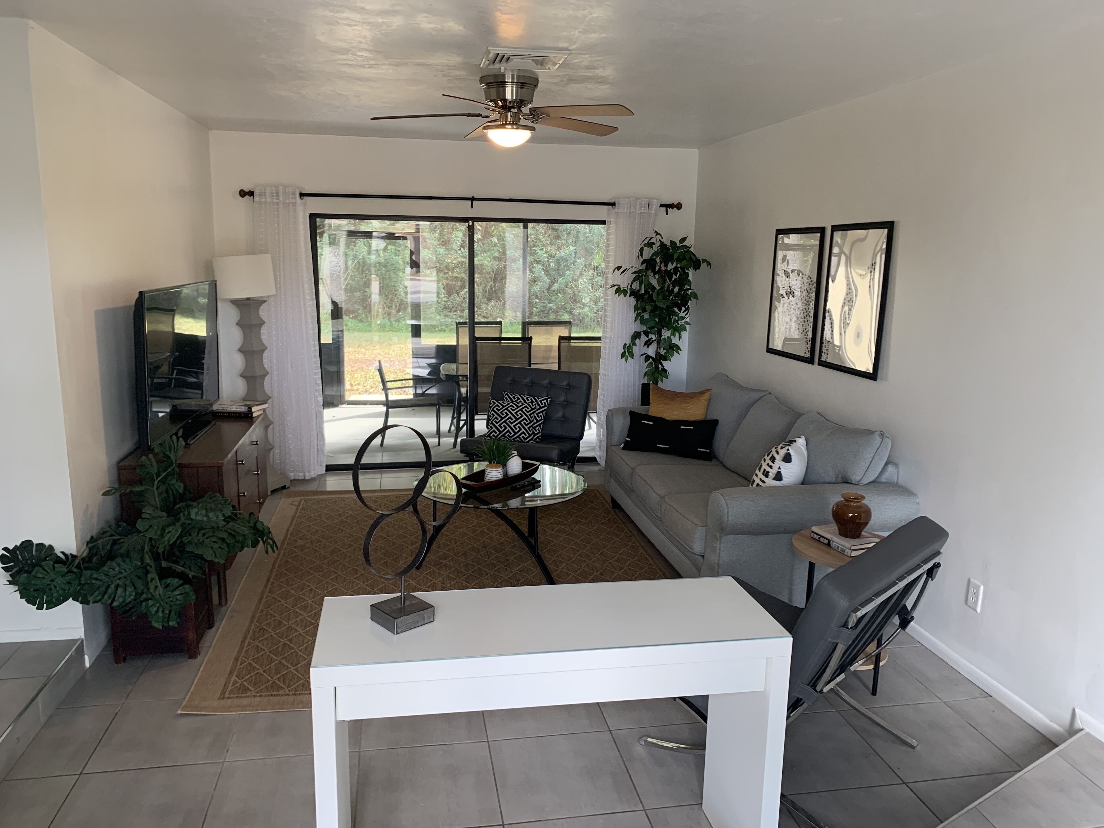 Surrounded by Nature, Minutes to Beaches and Shopping