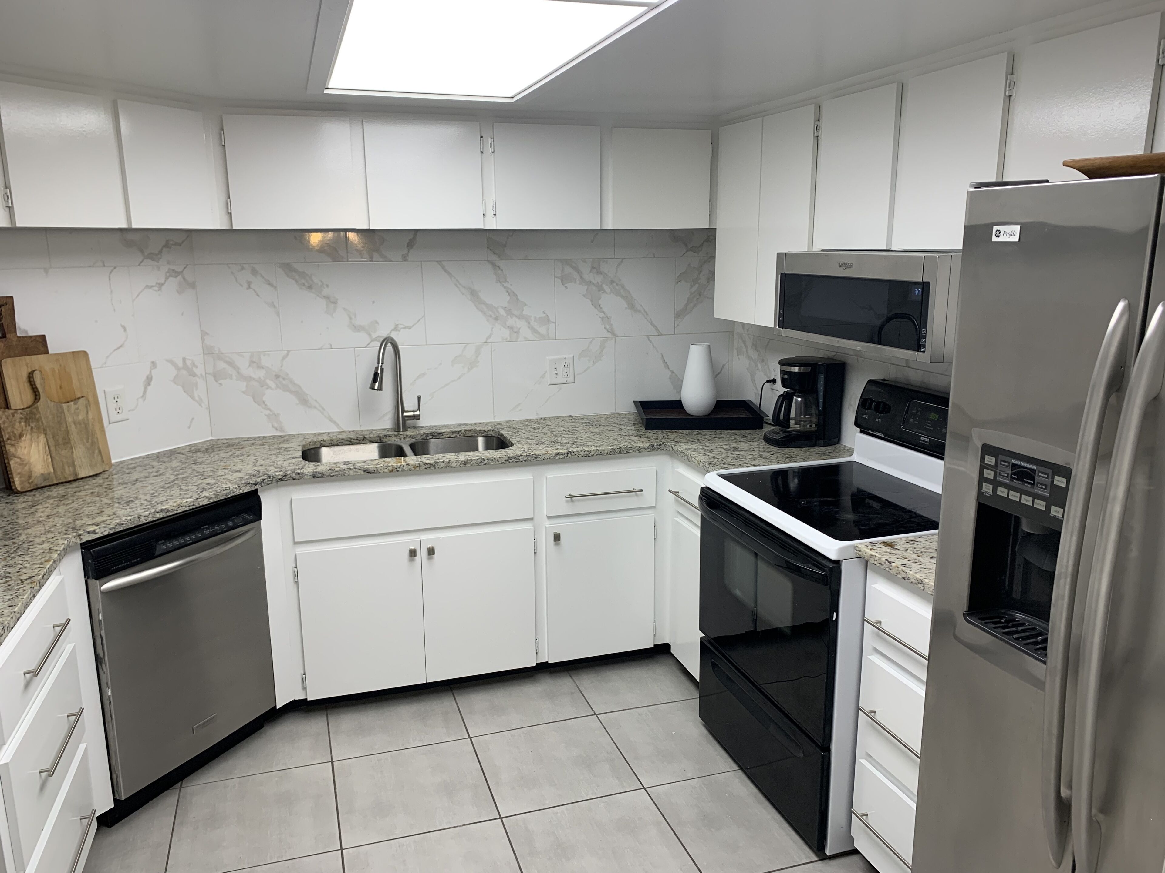 Surrounded by Nature, Minutes to Beaches and Shopping