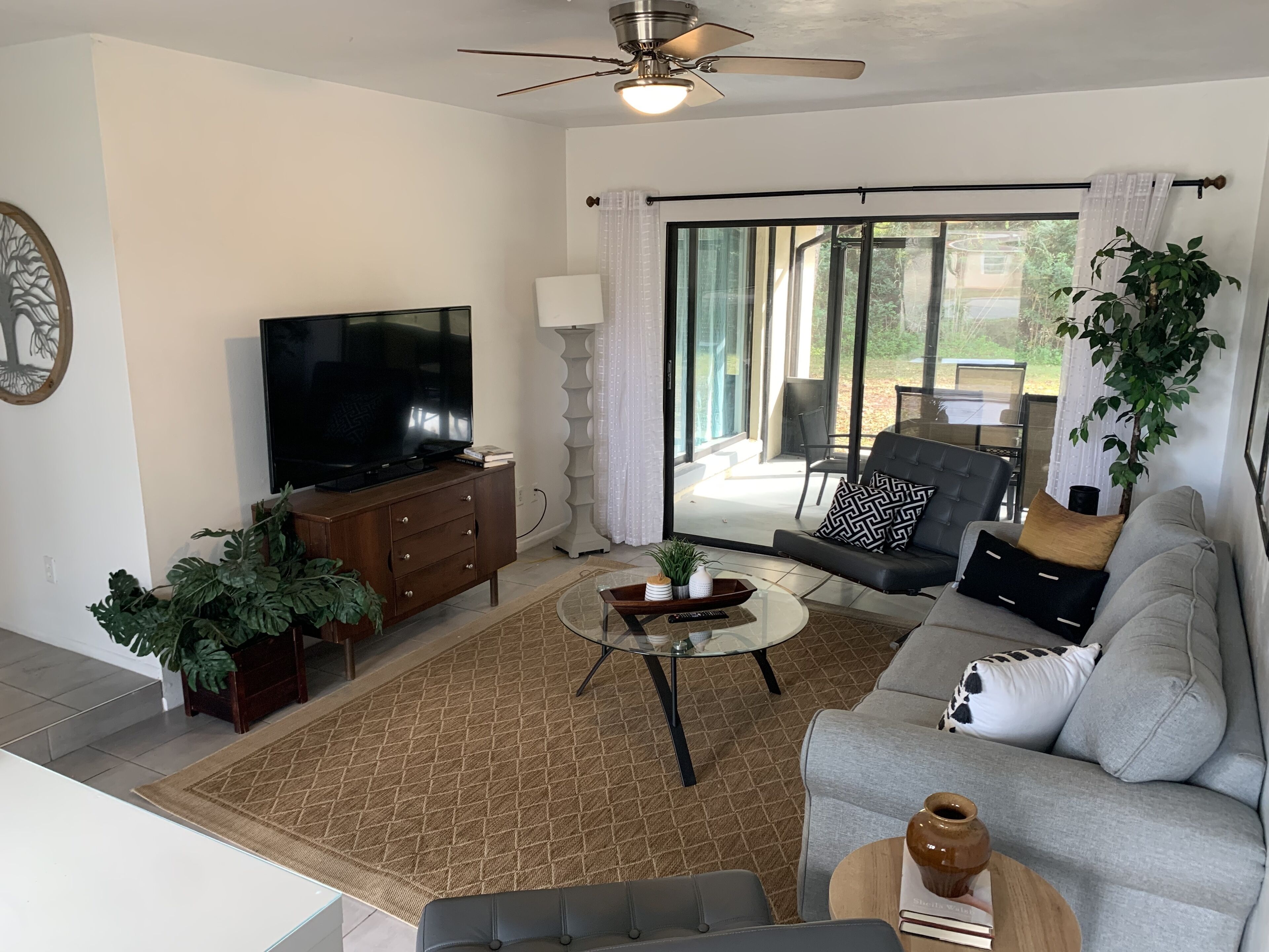 Surrounded by Nature, Minutes to Beaches and Shopping