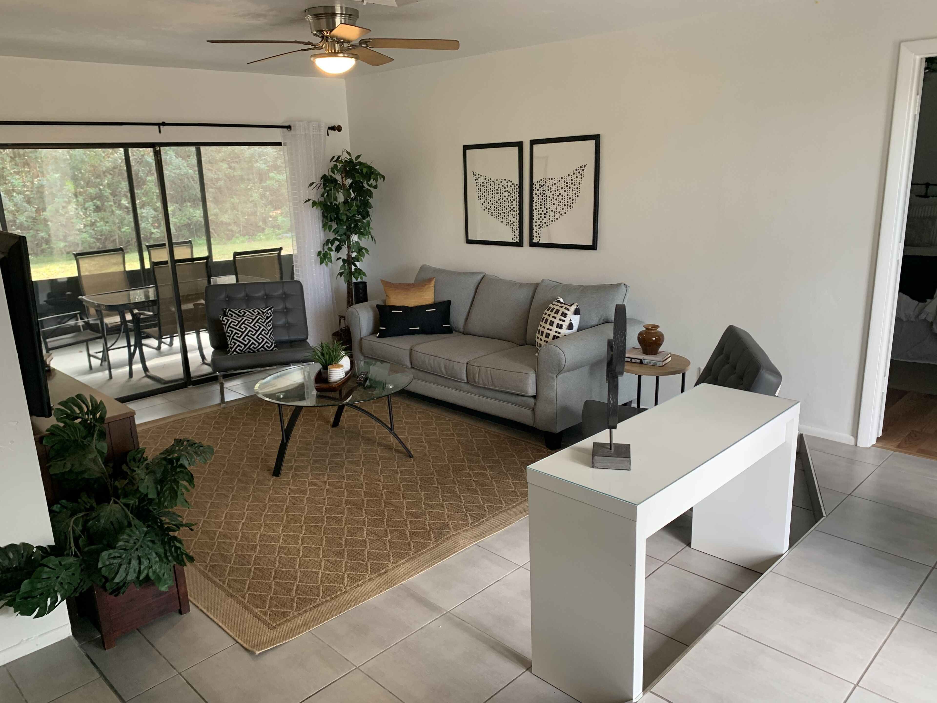 Surrounded by Nature, Minutes to Beaches and Shopping