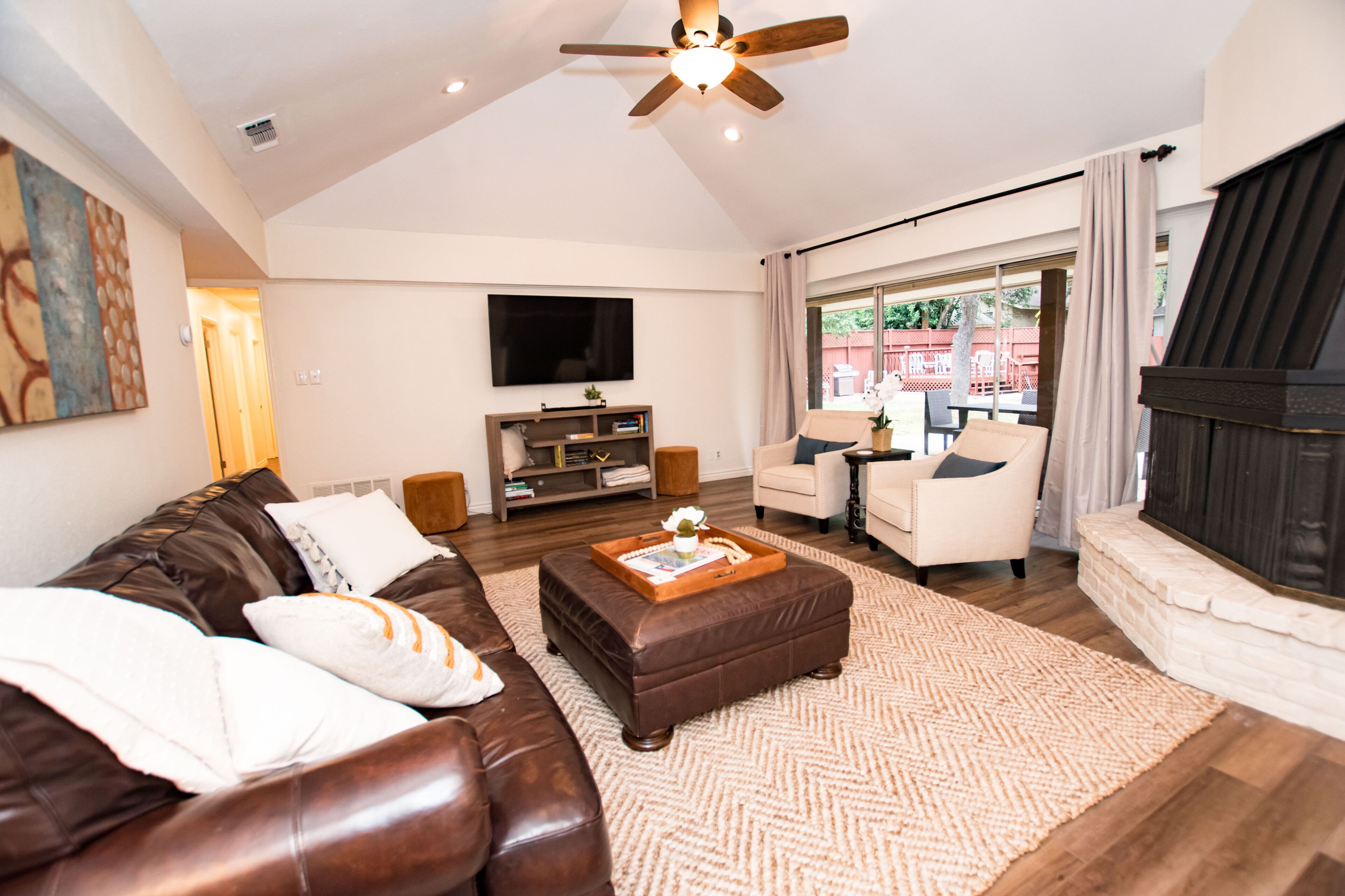 **Fiesta Tx, Riverwalk, Pearl|5 Bdrm-3 Kings|Golf,Ping-Pong|4 TVs|Hi-Spd WIFI**