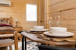 1 chambre, coffres-forts dans les chambres, fer et planche à repasser