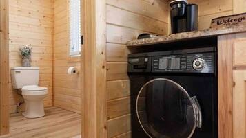 Doccia, asciugacapelli, asciugamani, sapone