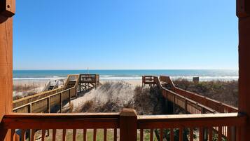 Am Strand, Liegestühle, Strandtücher