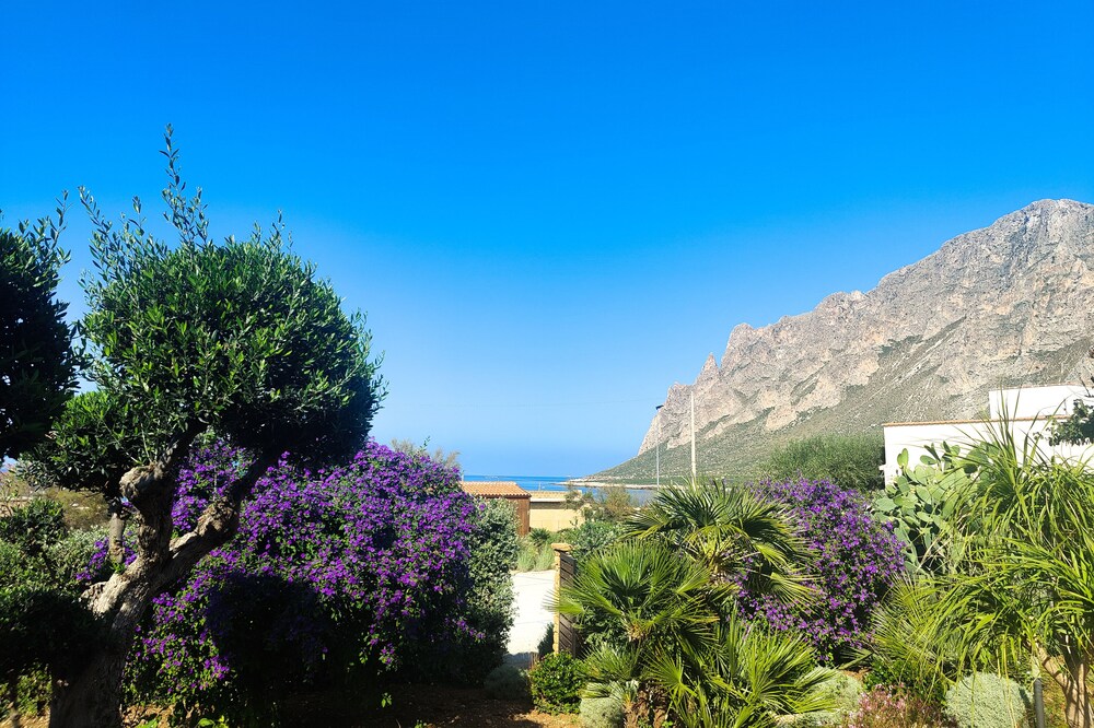 Villa con vista mare, 3 minuti dalla spiaggia