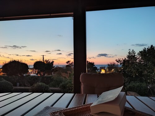 Villa with sea view, 3 minutes from the beach