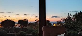 Villa con vista mare, 3 minuti dalla spiaggia