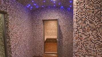 Sauna, steam room, sports massages, facials, 1 treatment room, massages