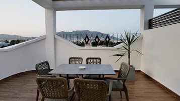 Junior Studio Suite | Egyptian cotton sheets, premium bedding, minibar, in-room safe