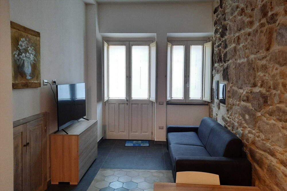 Appartamento su palazzina storica in centro Sant'Antioco