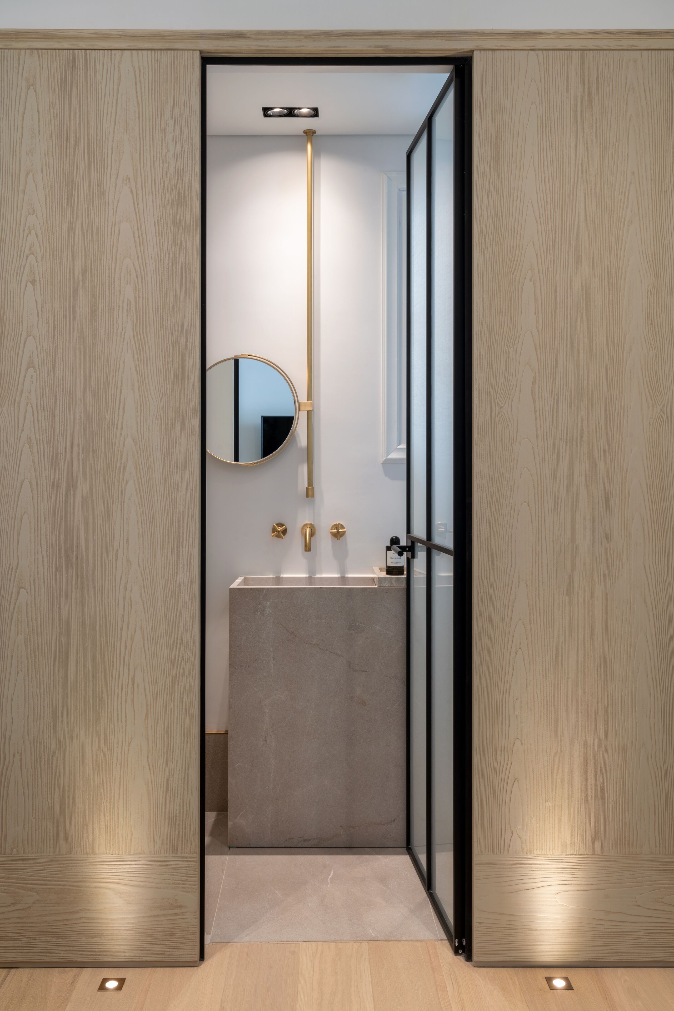 Estudio Confort | Baño | Regadera, batas, pantuflas, toallas 