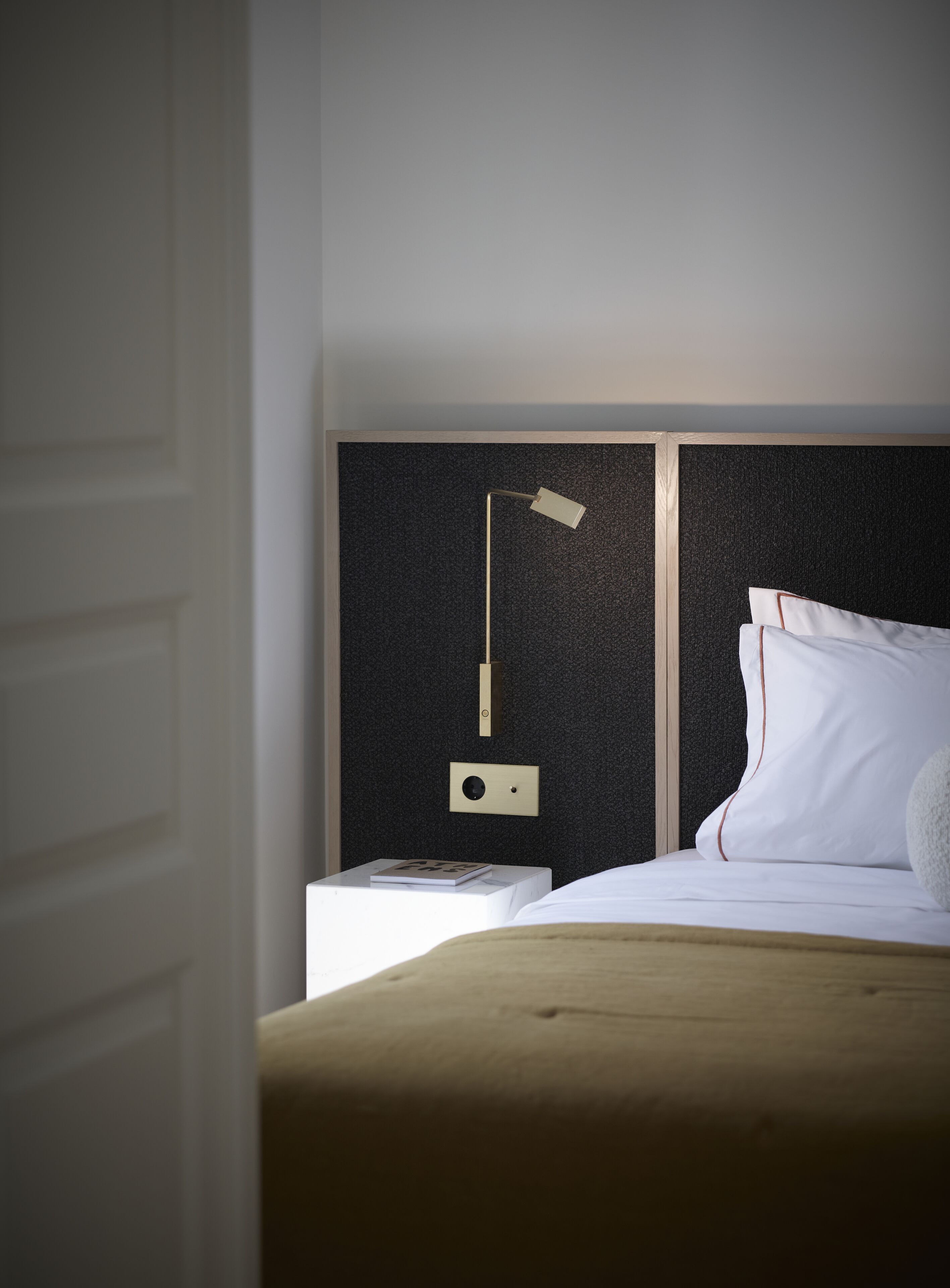 Deluxe Studio Suite | In-room safe, laptop workspace, blackout curtains, soundproofing