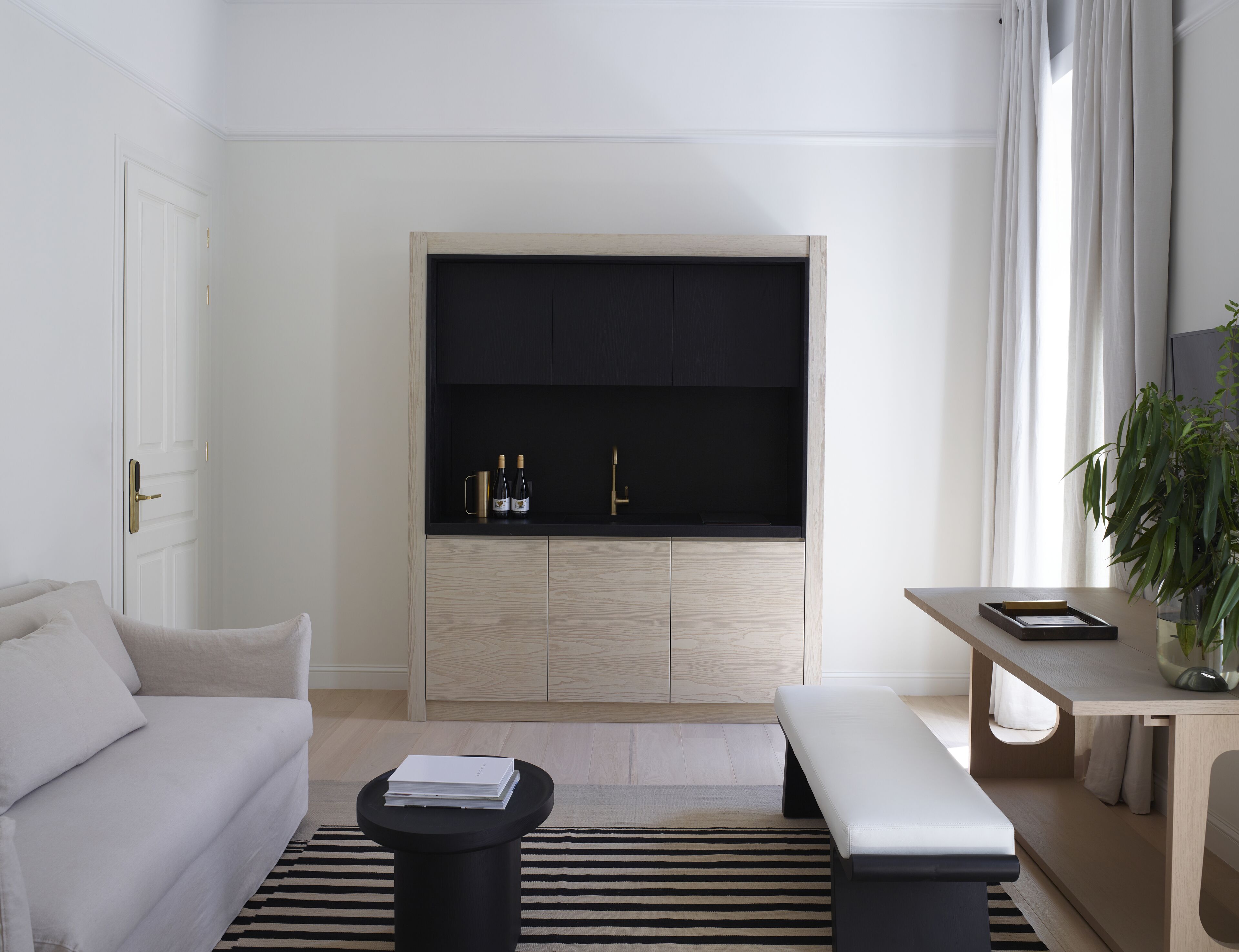 Deluxe Studio Suite | Private kitchenette