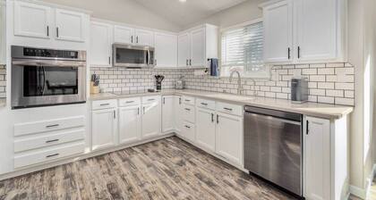 Modern Farmhouse-Hot Tub, Fire Pit & Game Room