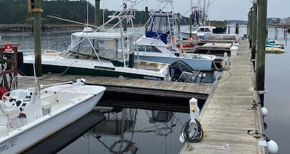 Cottage near Little River Waterfront. Pets stay FREE!