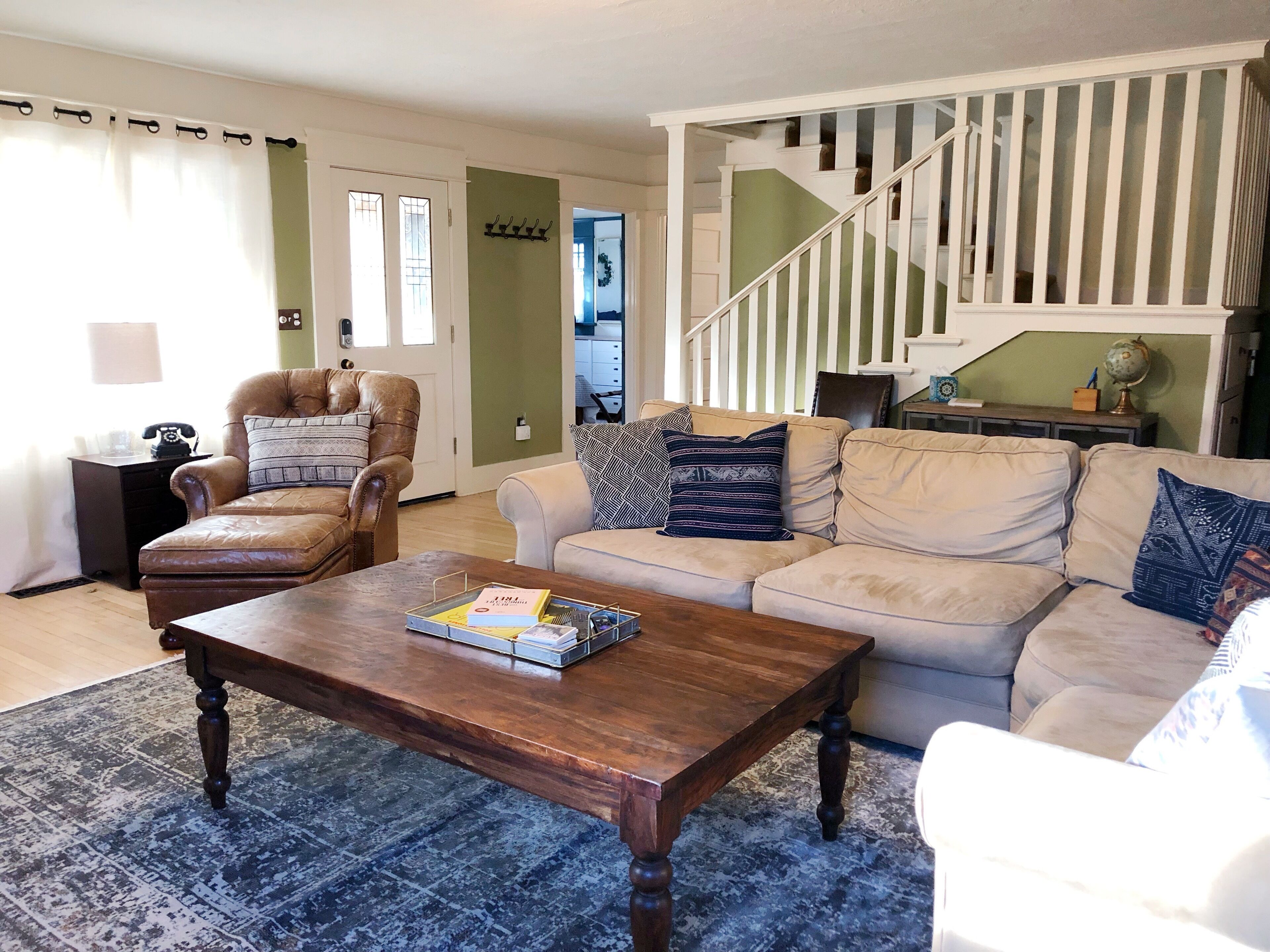 College Sweetheart! 2 blocks from UO on a beautiful street!