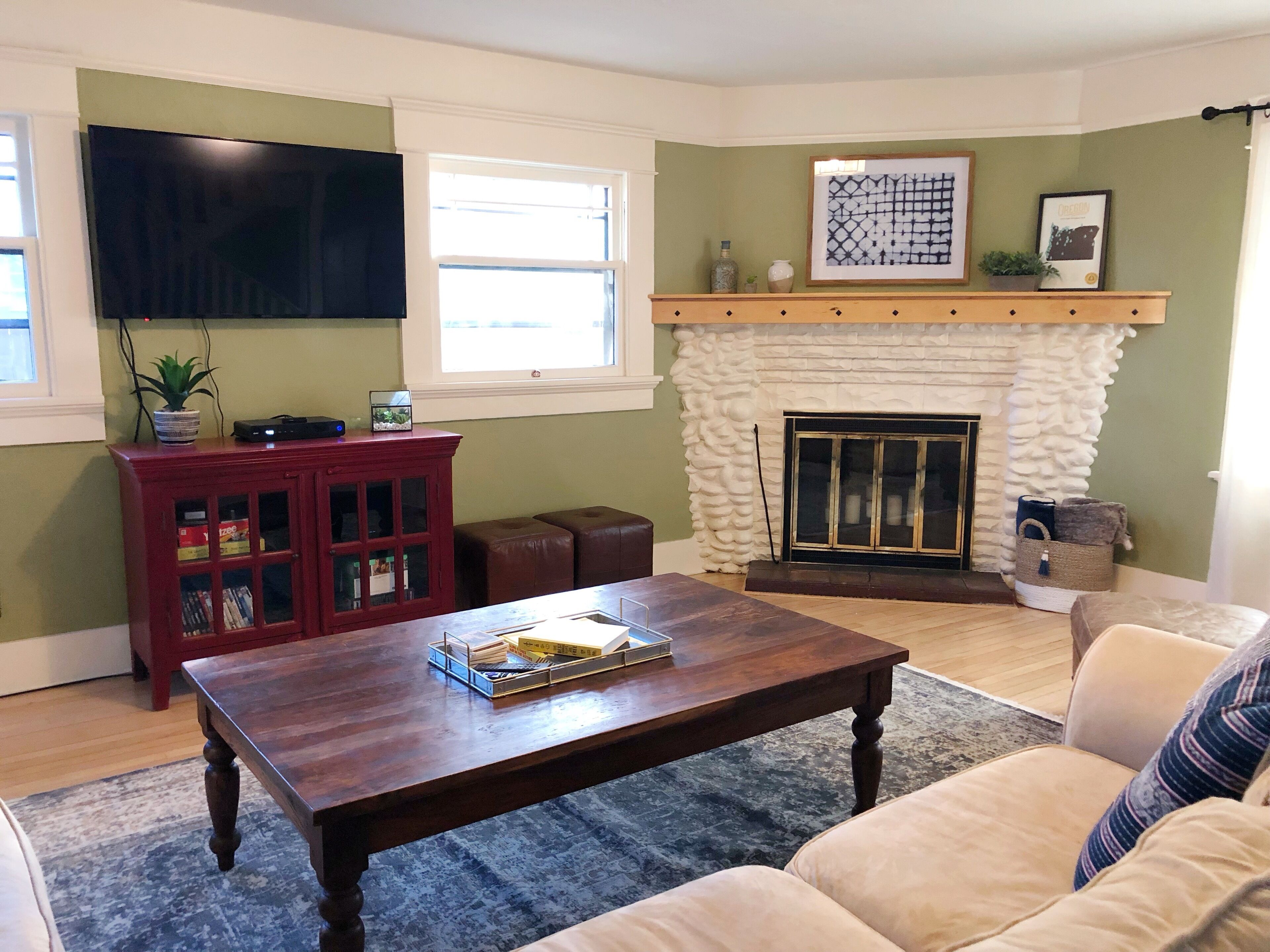 College Sweetheart! 2 blocks from UO on a beautiful street!