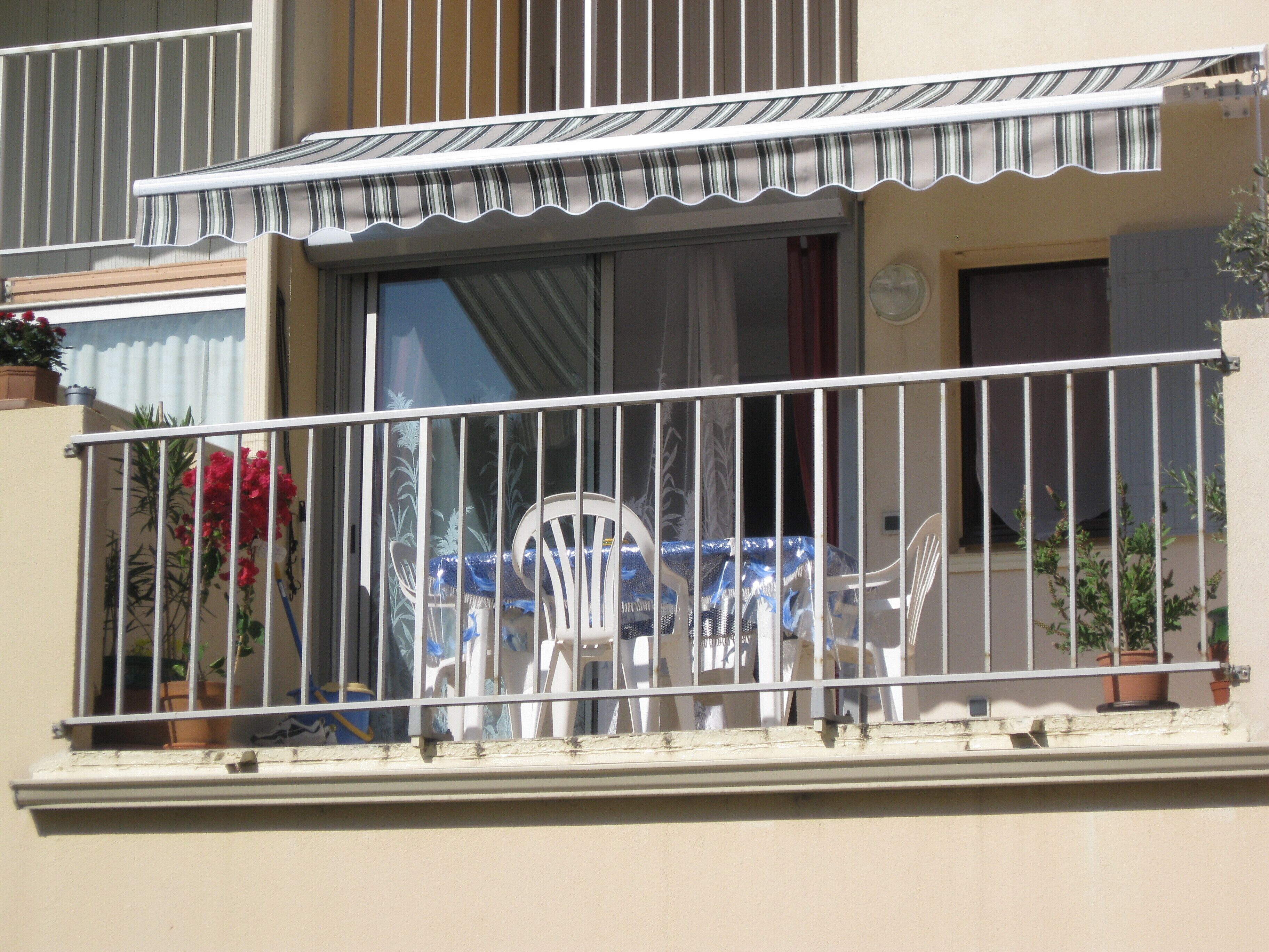 T2 apartment with large terrace