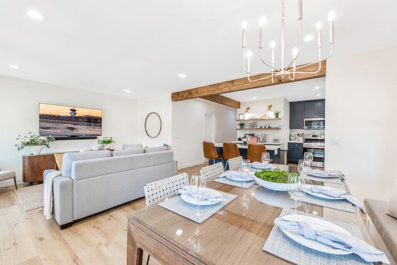LUXURY 2bdrm Townhome- Close2️⃣Beach & Main St! E-bikes! Pet friendly!
