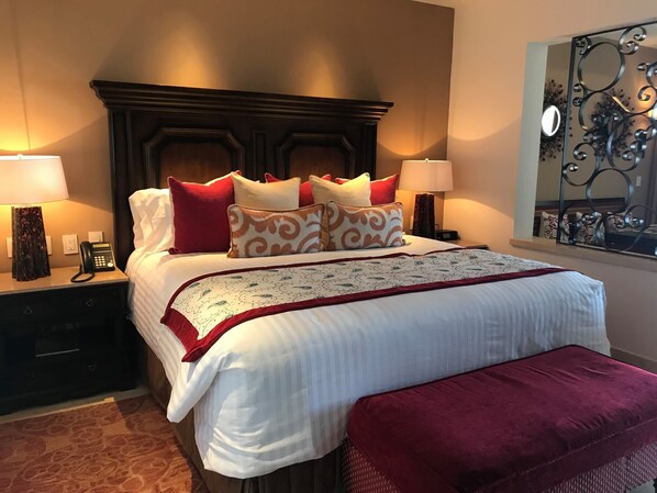 1 bedroom, desk, WiFi - Beach and Ocean Lovers Ocean front luxury living (Cabo San Lucas)