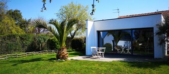 Bright house between port and beach
