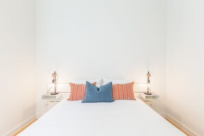 1 bedroom, iron/ironing board, free WiFi, bed sheets - WELCOME ALIADOS Spacious Ap Iconic Building heart of Porto city (Porto)