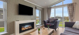 Sandpiper - Luxury Lodge, Close to Beach