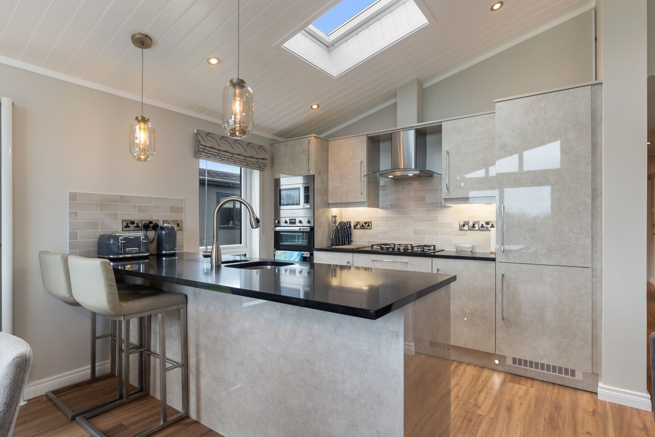 Kjøleskap, mikrobølgeovn, ovn og oppvaskmaskin