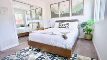 3 bedrooms, desk, iron/ironing board, free WiFi