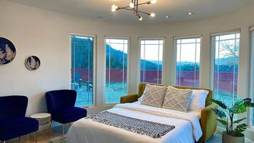 3 bedrooms, desk, travel cot, free WiFi